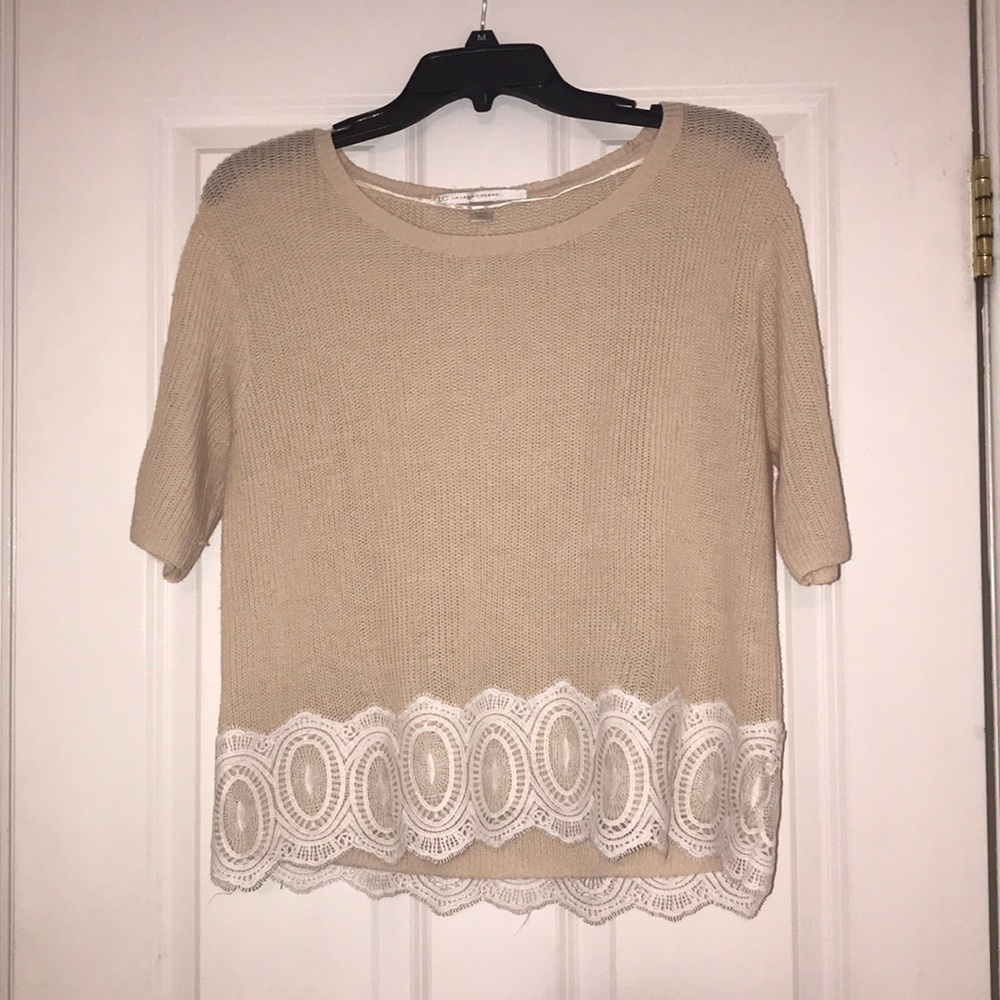 Knit top with lace accents 🌟